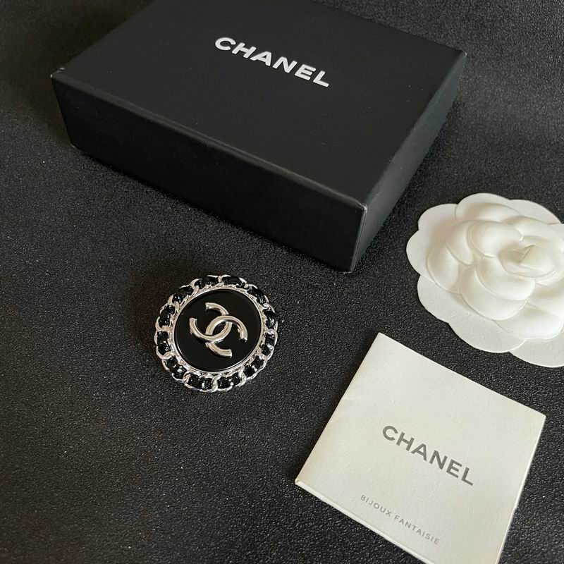 Chanel Brooch 06yxs14